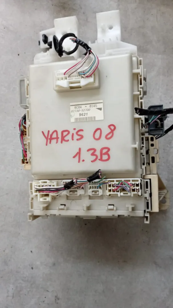 Centralina porta fusibili Toyota Yaris 1.0 B del 2008 CODICE RICAMBIO : 82730-52700