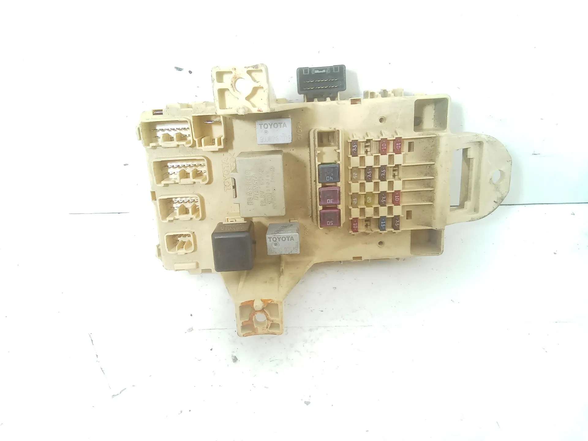 CENTRALINA PORTA FUSIBILI con codice 82730-0d020 da TOYOTA Yaris Serie Benzina 1000 (03>05)
