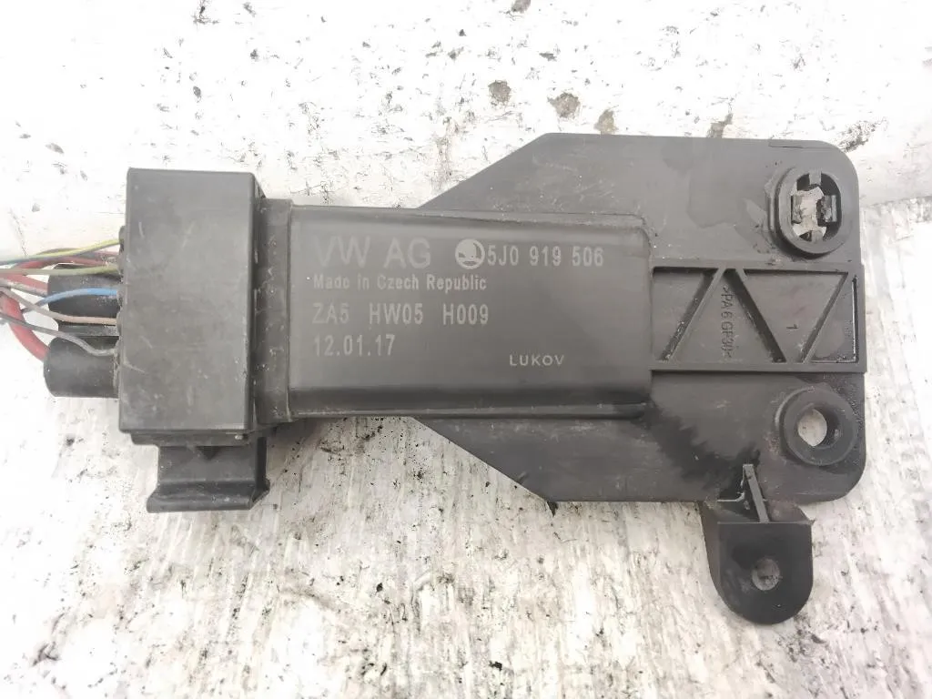 CENTRALINA VENTOLA RADIATORE con codice 5J0919506 da VOLKSWAGEN Polo 5° Serie con codice motore CUS/CUSAA diesel 1422 (09>17)