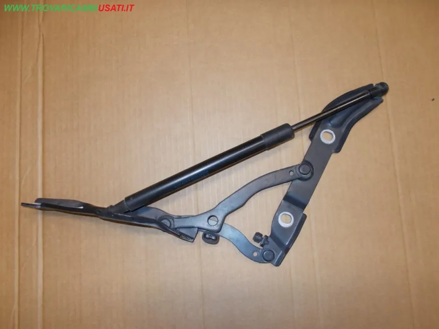 CERNIERA COFANO POST.D. NERO MET. BMW Serie 1 E82 Coupe'