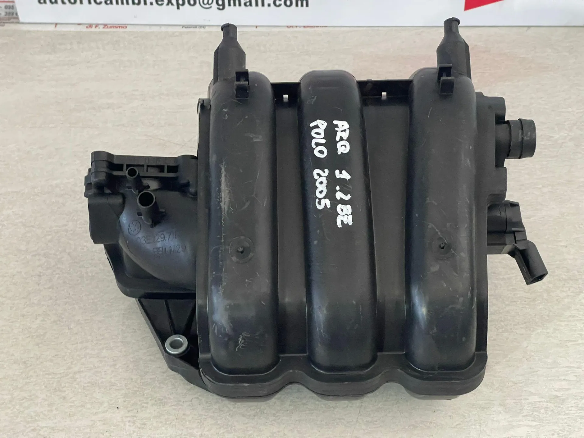 COLLETTORE ASPIRAZIONE con codice 03E129711C da VOLKSWAGEN Polo 4° Serie Benzina 1200 (01>09)