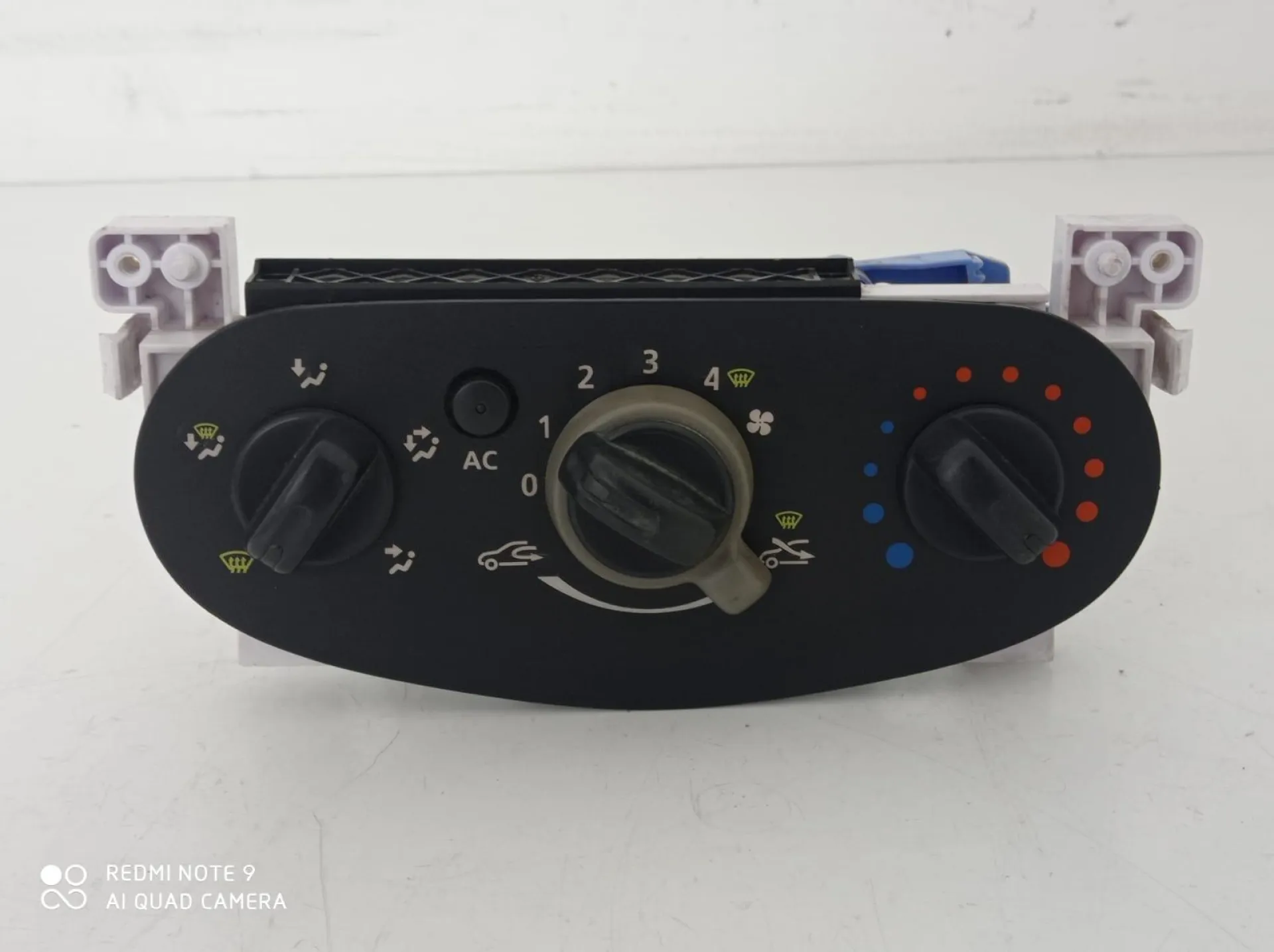COMANDI CLIMA con codice T1001639U da DACIA Sandero 1° Serie (08>12)