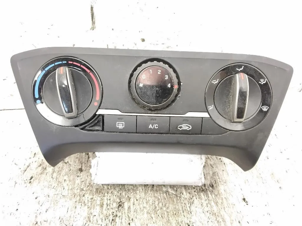 COMANDI CLIMA con codice 97250-C8110 da HYUNDAI i20 2° Serie (15>)