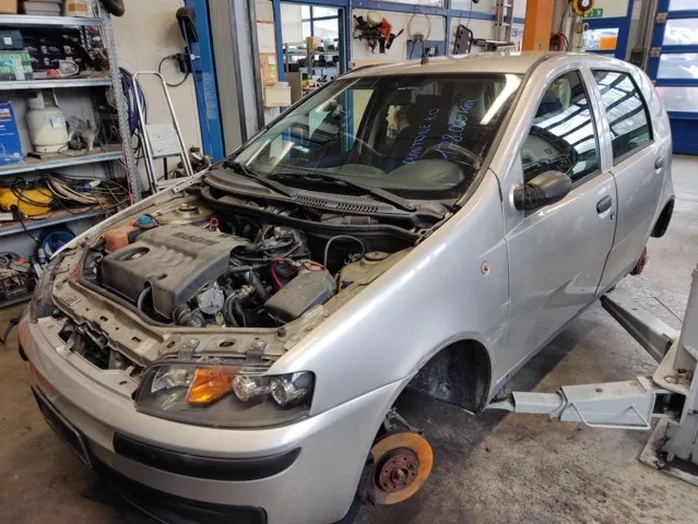 Proiettore destro FIAT PUNTO 2  del 2000