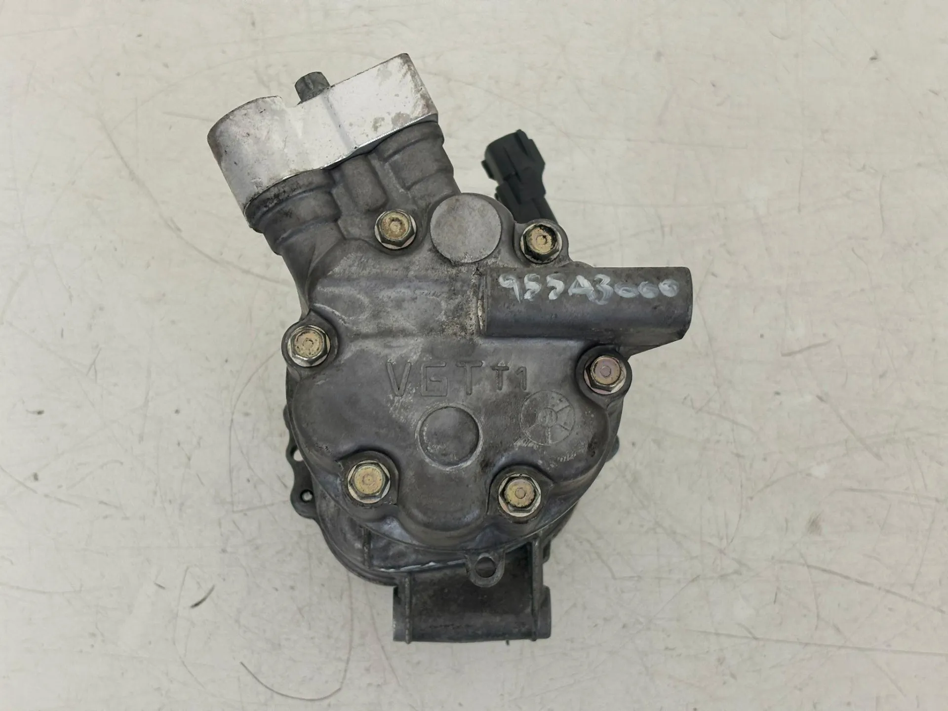 COMPRESSORE A/C con codice 51820448 da ALFA ROMEO Mito Serie (955_) con codice motore 955A3000/955A3000 Diesel 1600 (08>)