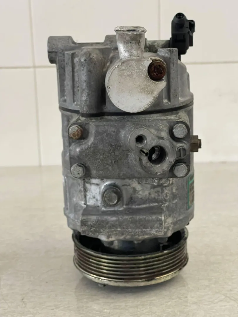 COMPRESSORE A/C con codice 1KJ820803Q da AUDI A3 Serie (8P1) Diesel 1900 (08>12)