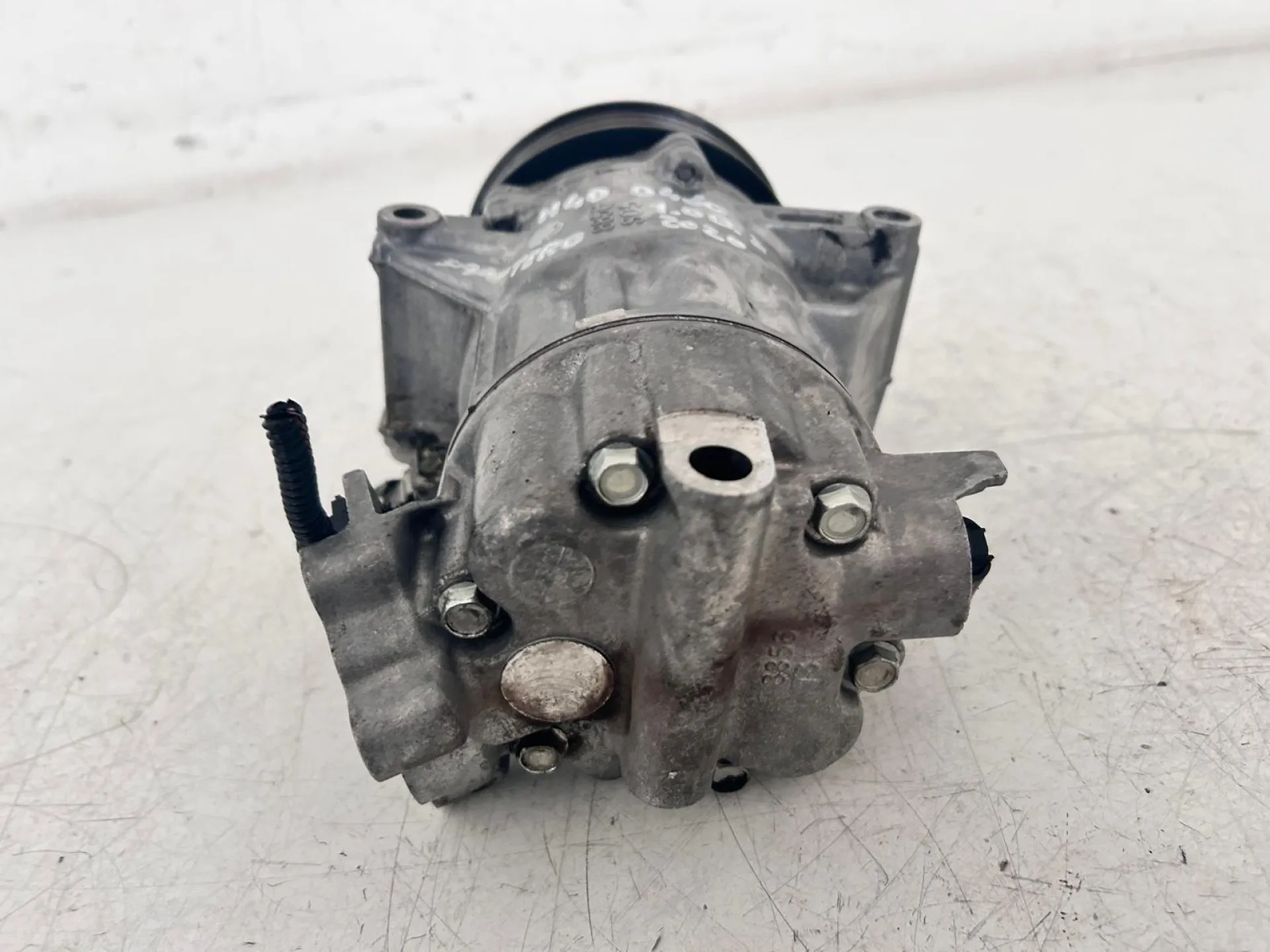 COMPRESSORE A/C con codice 926002888R da DACIA Sandero Serie II Benzina 1000 (12>20)