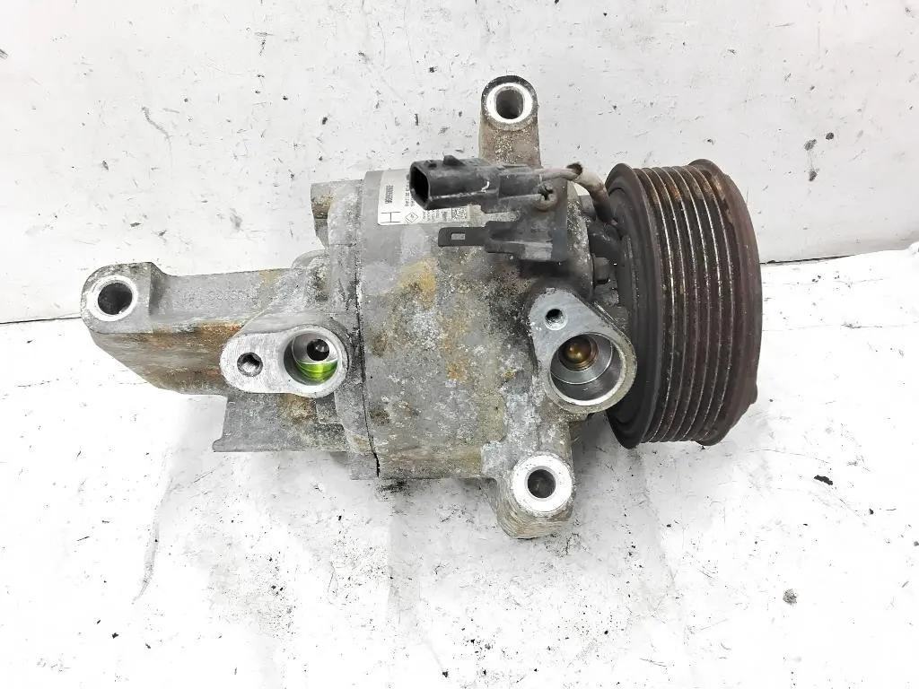 COMPRESSORE A/C con codice 926005689R da DACIA Sandero Serie STEPWAY H4B400 Bifuel/Gas 898 (12>)
