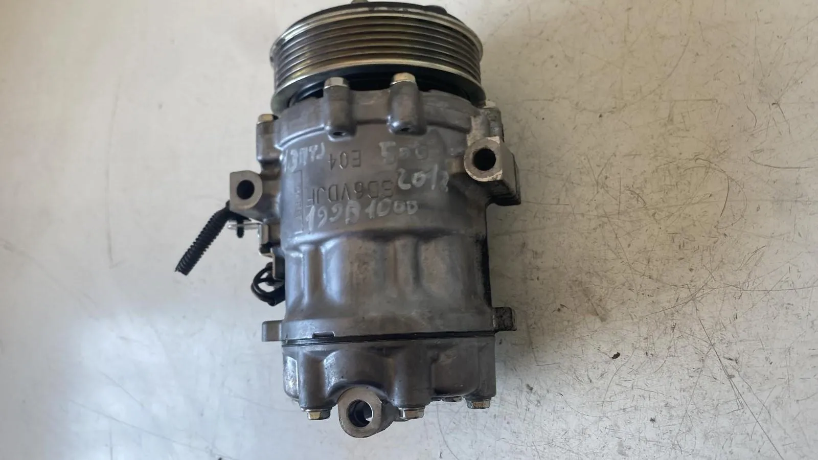 COMPRESSORE A/C con codice 51893889 da FIAT 500 Serie con codice motore 199B1000/199B1000 Diesel 1300 (07>14)