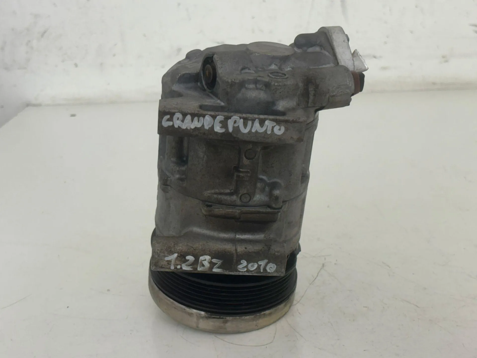 COMPRESSORE A/C con codice 55194880 da FIAT Grande Punto 2° Serie con codice motore 199A4000/199A4000 Benzina 1200 (08>10)