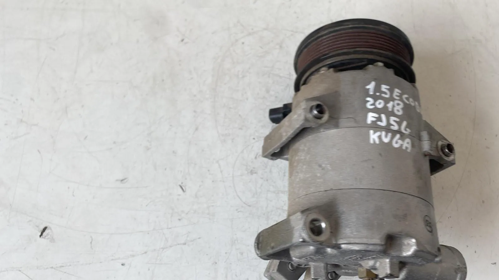 COMPRESSORE A/C con codice GV61-19D629-CC da FORD Kuga Serie con codice motore FJ5G/FJ5G Benzina 1500 (16>)