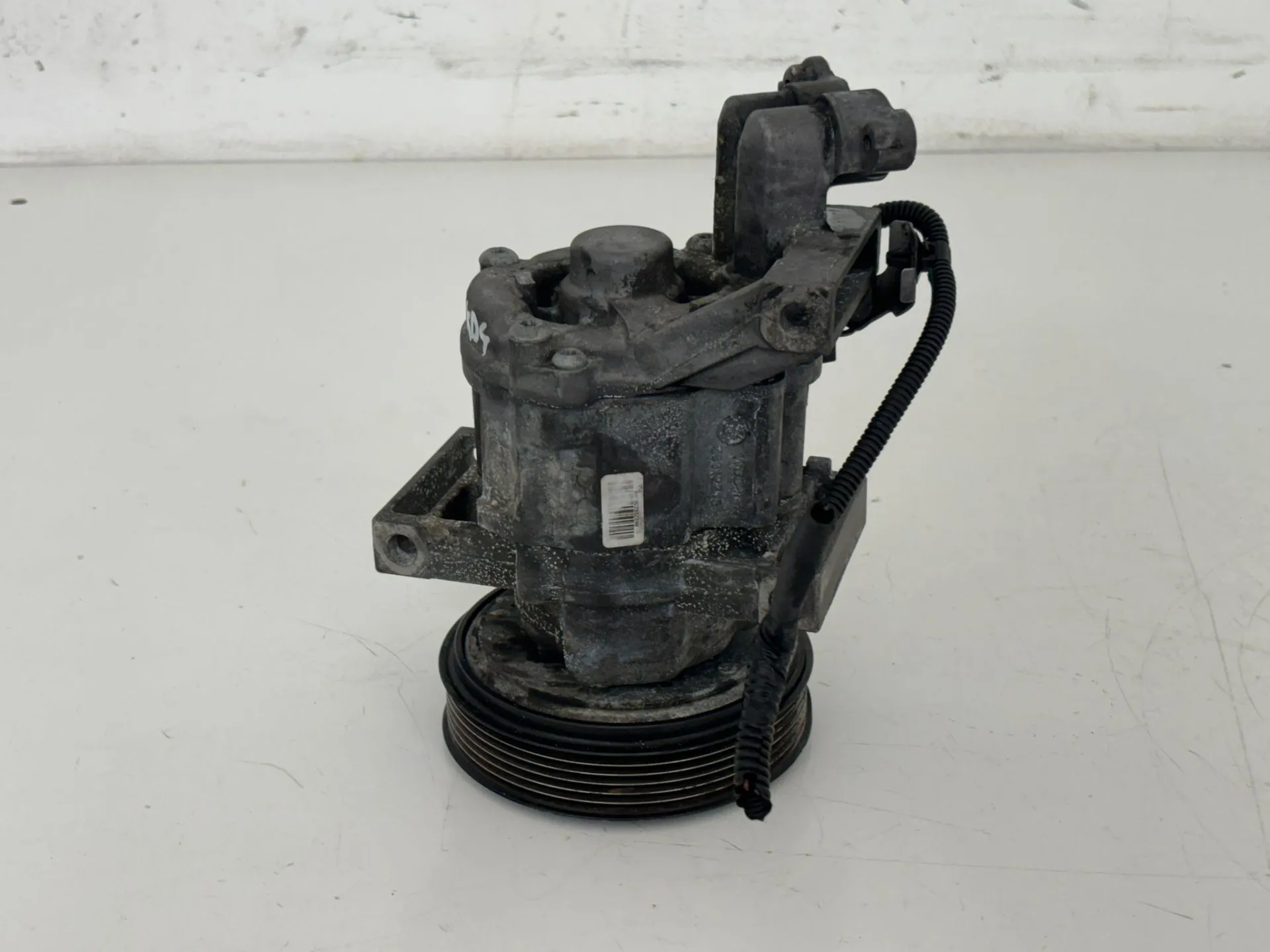 COMPRESSORE A/C con codice 926009154R da FORD Kuga Serie (CBV) con codice motore G6DG/G6DG Diesel 2000 (08>13)