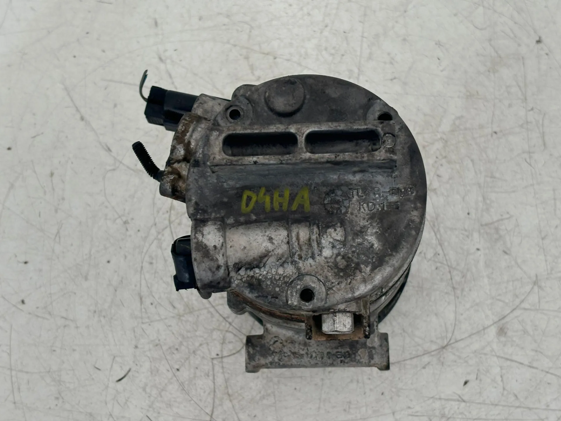 COMPRESSORE A/C con codice CA500NFFEA04 da HYUNDAI iX35 1° Serie Diesel 2000 (10>)