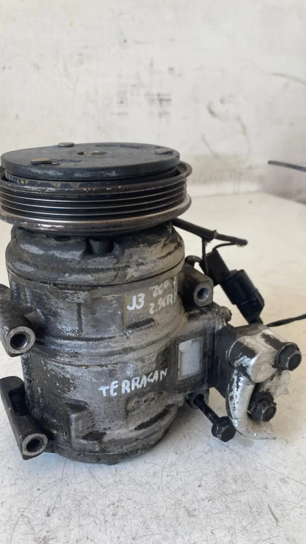 COMPRESSORE A/C con codice 3H072-0246 da HYUNDAI Terracan 2° Serie con codice motore J3/J3 Diesel 2900 (04>)