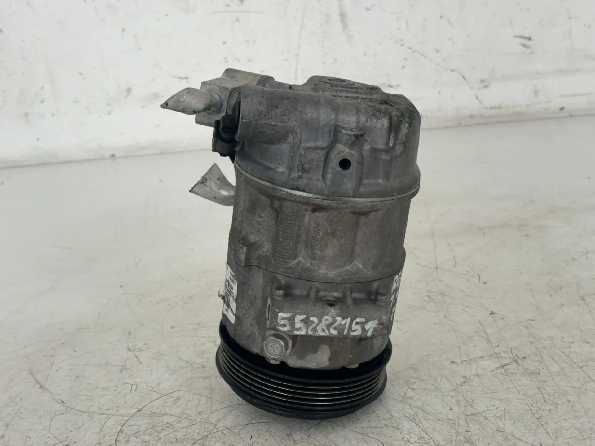 COMPRESSORE A/C con codice 52086457 da JEEP Renegade Serie Benzina 1000 (18>)