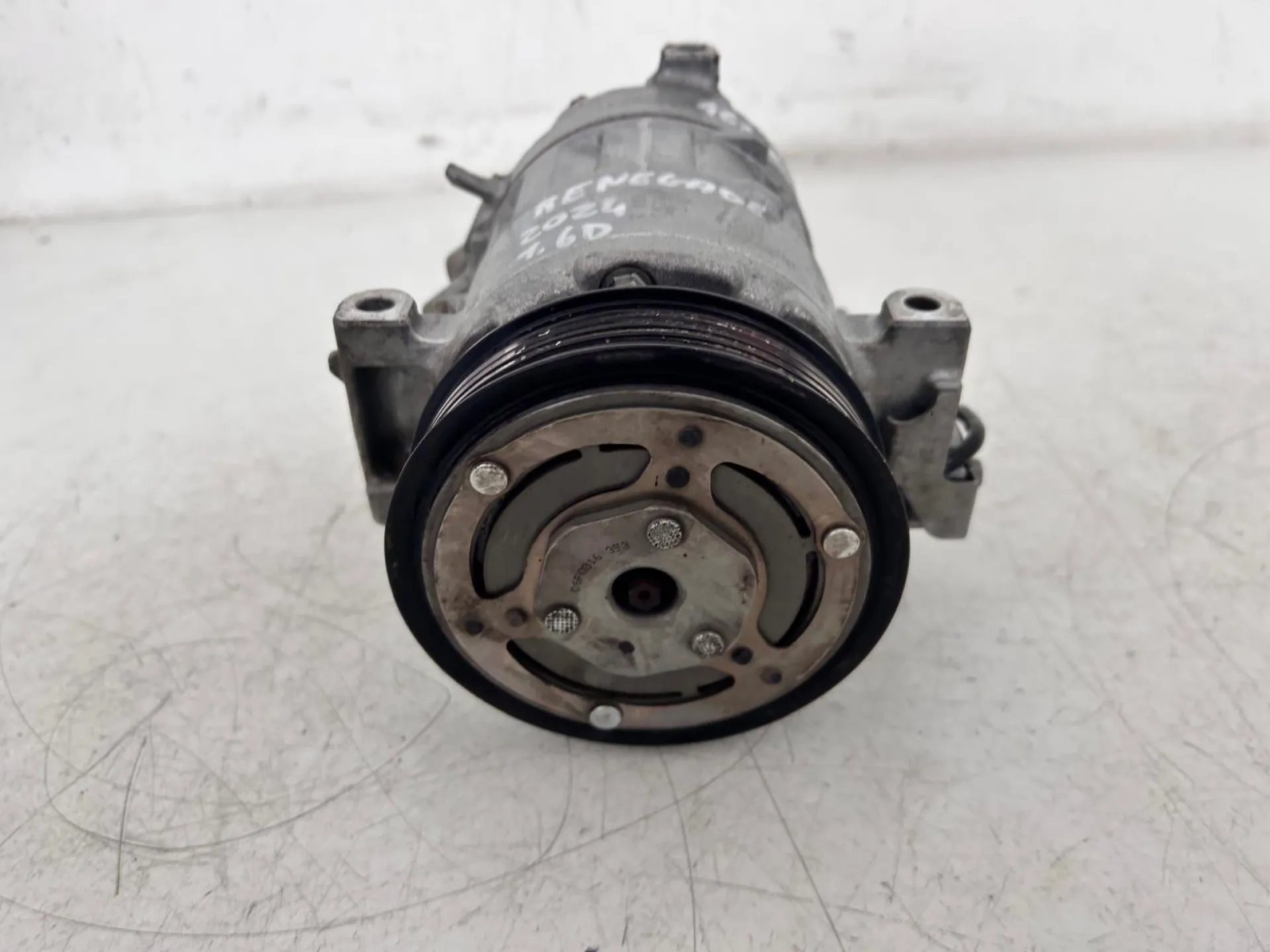 COMPRESSORE A/C con codice 52151759 da JEEP Renegade Serie Diesel 1600 (18>)