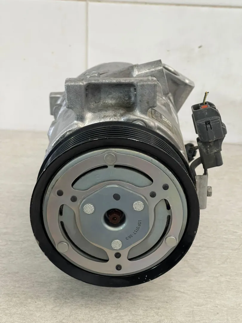 COMPRESSORE A/C con codice 52166343 da JEEP Renegade Serie Hybrid 1500 (18>)
