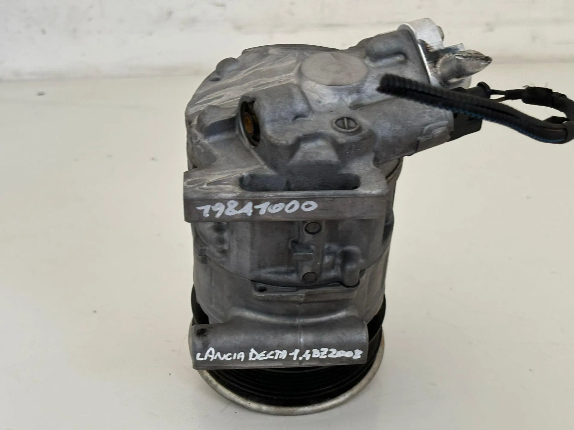 COMPRESSORE A/C con codice 51794515 da LANCIA Delta 3° Serie con codice motore 198A1000/198A1000 Benzina 1400 (08>11)