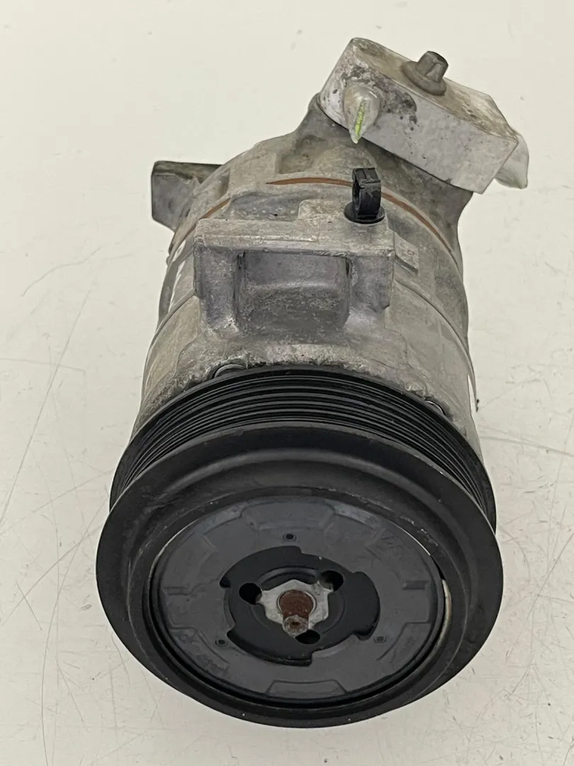 COMPRESSORE A/C con codice 55701201 da LANCIA Delta 4° Serie con codice motore 198A2000/198A2000 Diesel 1600 (11>)