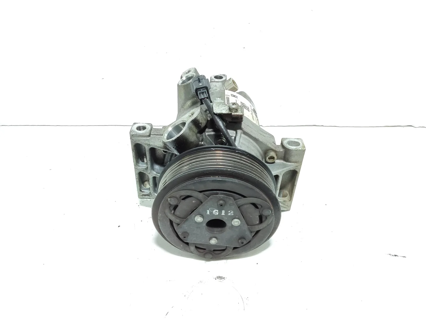 COMPRESSORE A/C con codice 926008469R da DACIA Sandero Stepway Serie H4D4F4 Bifuel/Gas 1000 (21>)