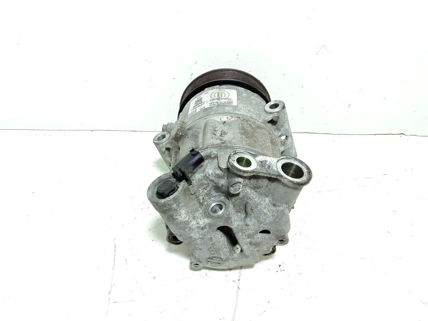 COMPRESSORE A/C con codice 01141742 da FIAT 500 X Serie con codice motore 55266963 Diesel 1300 (15>)