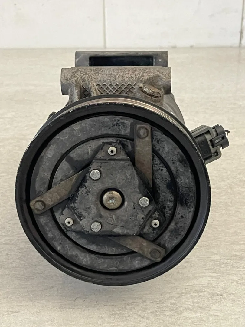 COMPRESSORE A/C con codice 8200600110 da NISSAN Qashqai 1° Serie Diesel 1500 (06>09)