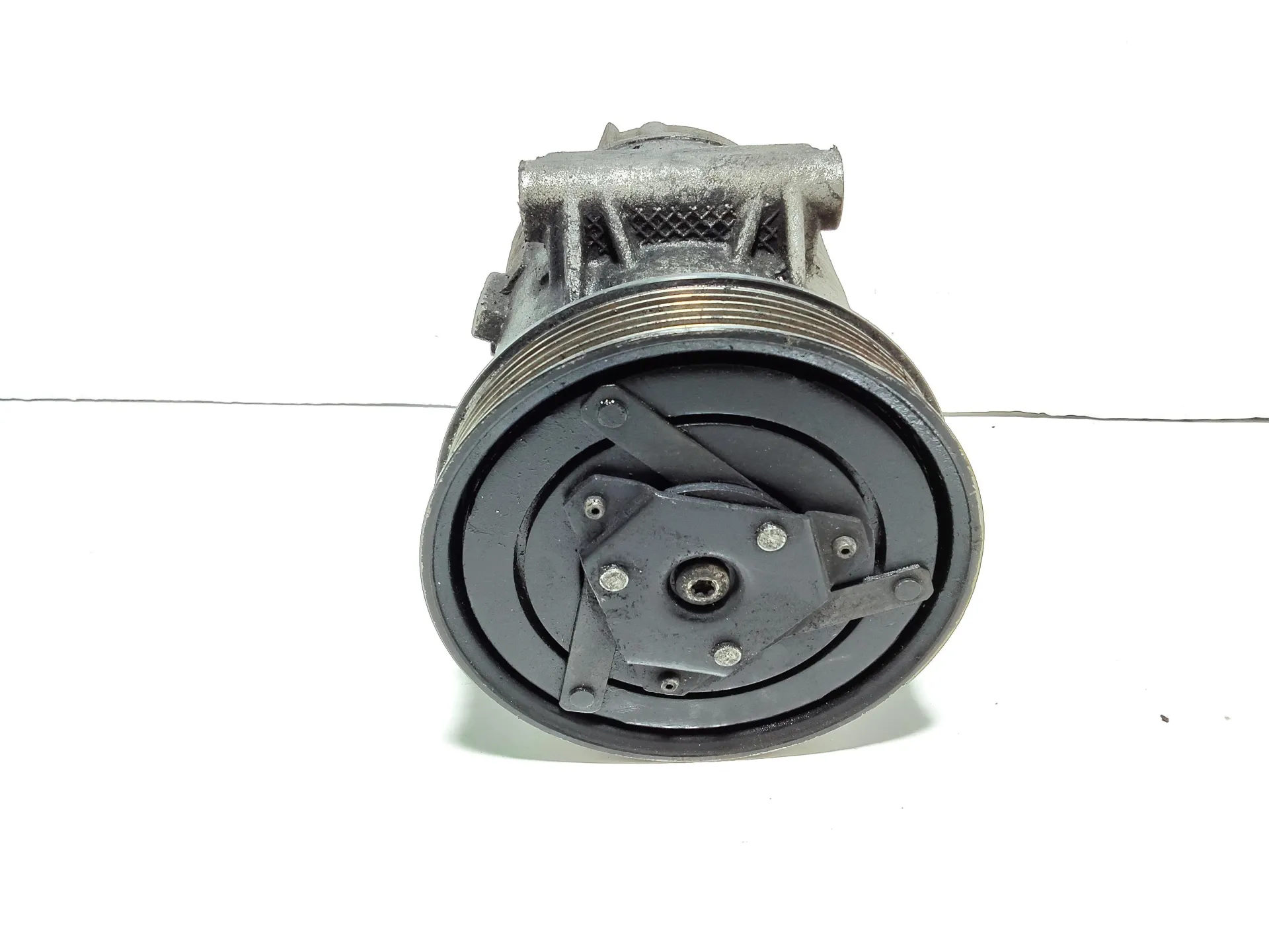 COMPRESSORE A/C con codice 8200600110 da NISSAN Qashqai 1° Serie con codice motore K9K Diesel 1500 (06>09)