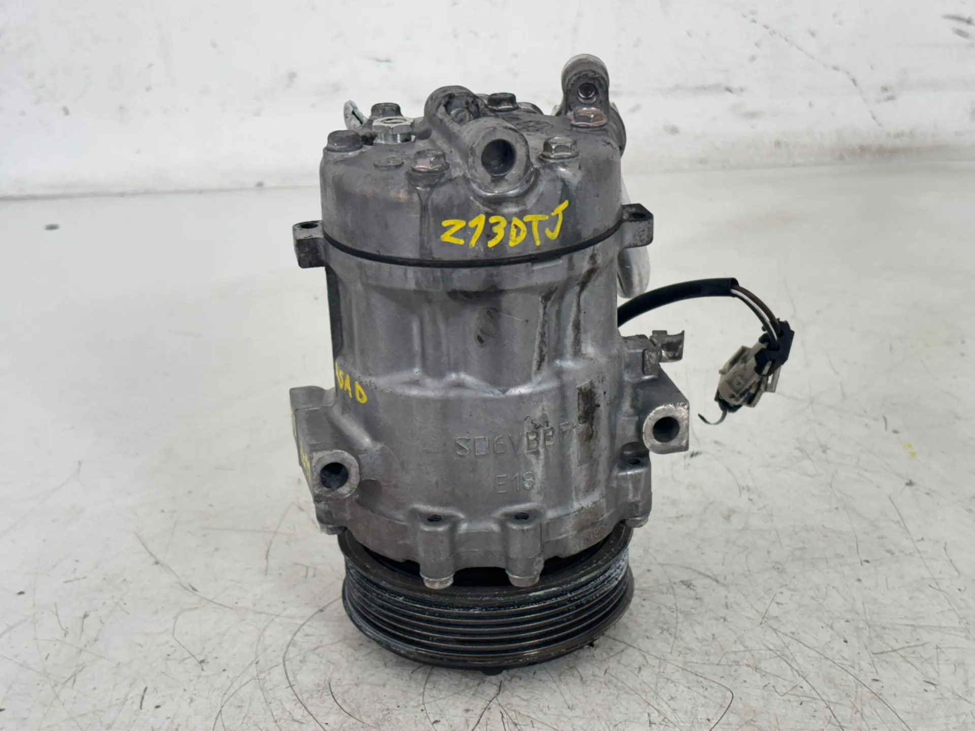 COMPRESSORE A/C con codice 13106850 da OPEL Corsa D 5P 2° Serie Diesel 1300 (11>)