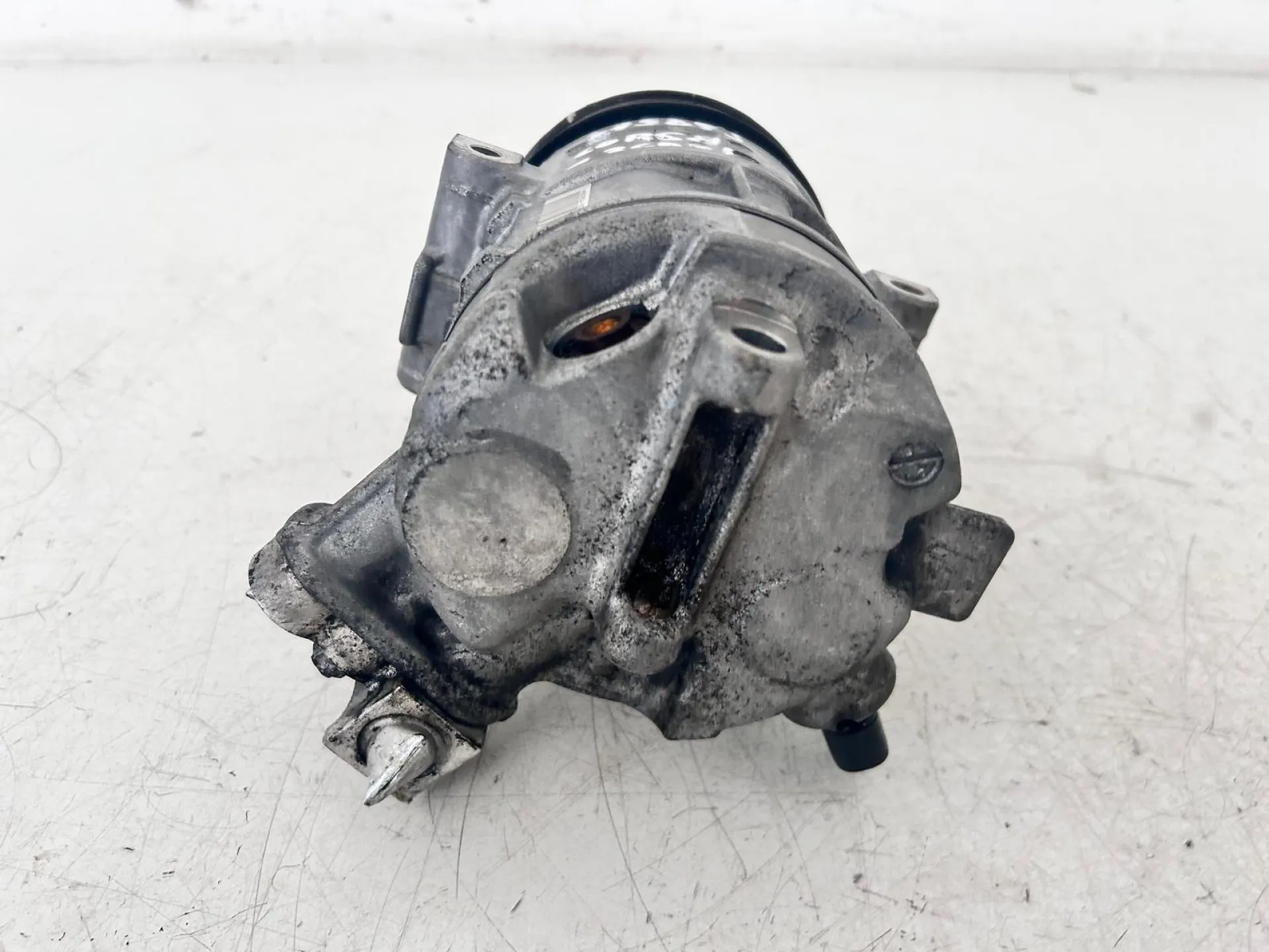 COMPRESSORE A/C con codice 55703721 da OPEL Corsa D 5P 2° Serie Diesel 1300 (11>)