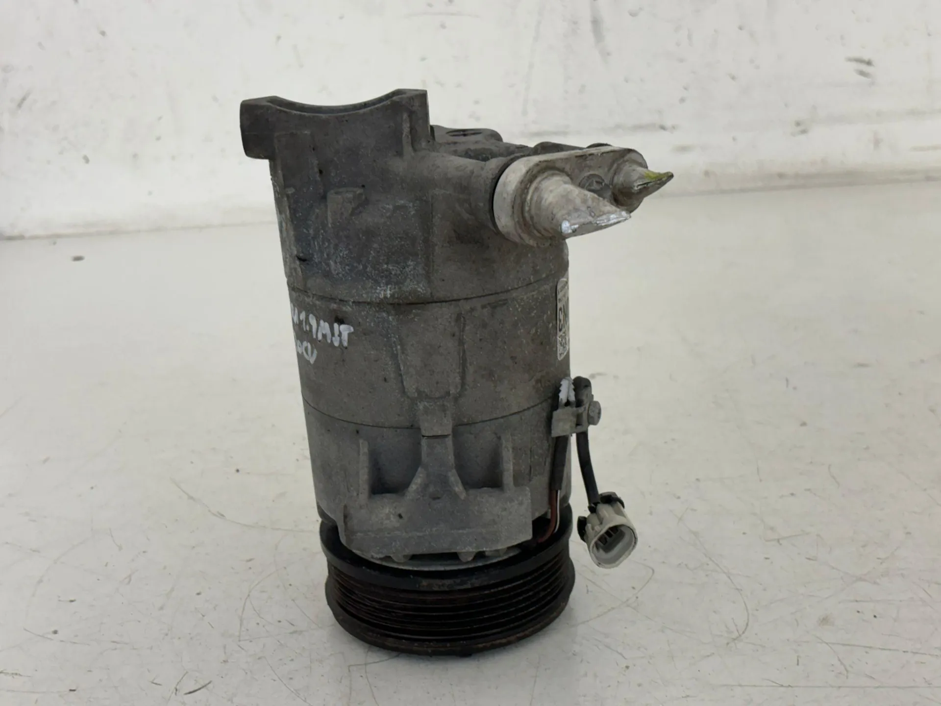 COMPRESSORE A/C con codice 401351739 da OPEL Zafira B 2° Serie Diesel 1900 (08>)