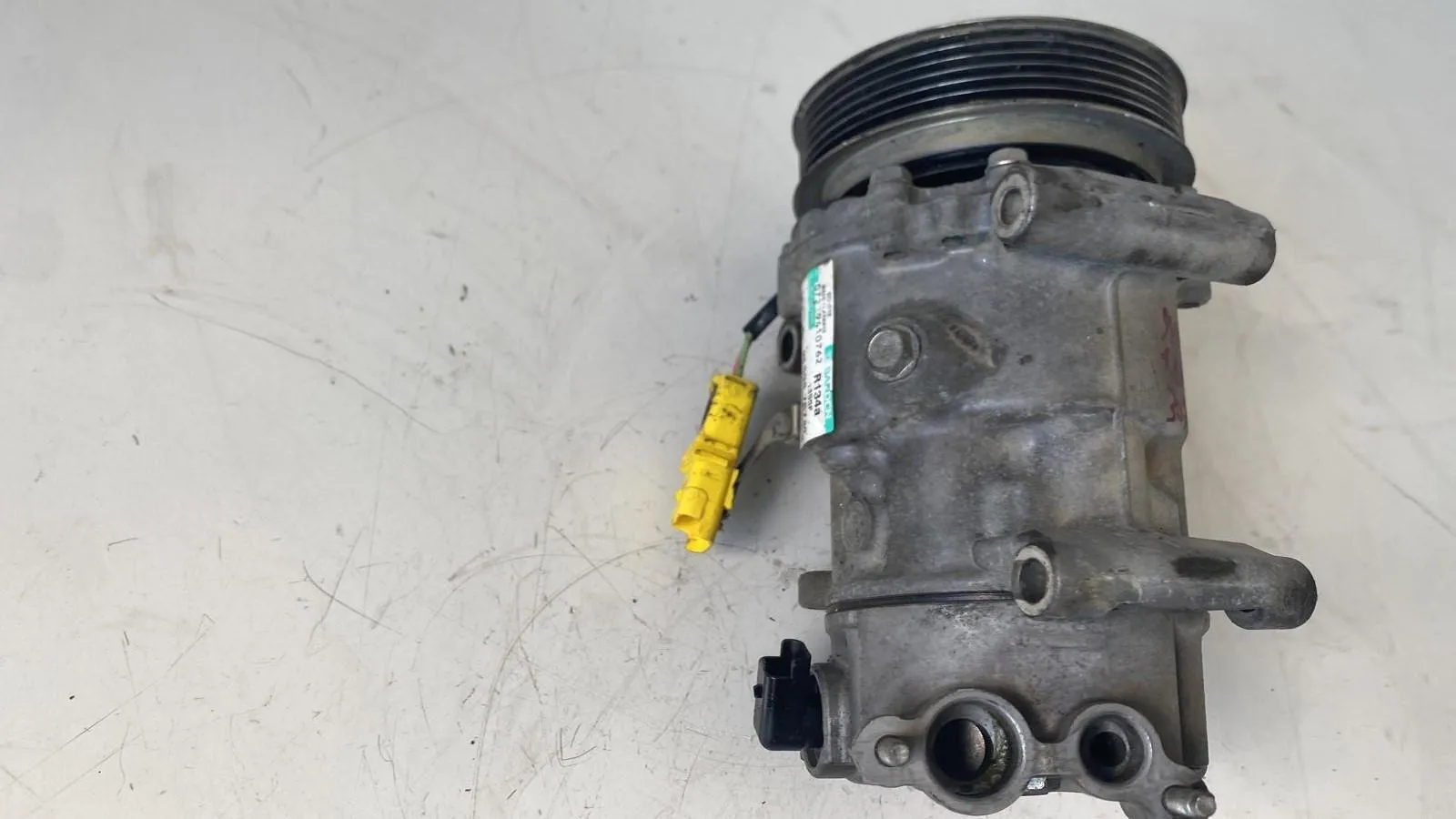 COMPRESSORE A/C con codice 9659875780 da PEUGEOT 307 Berlina 2° Serie con codice motore 9HV/9HV Diesel 1600 (05>)