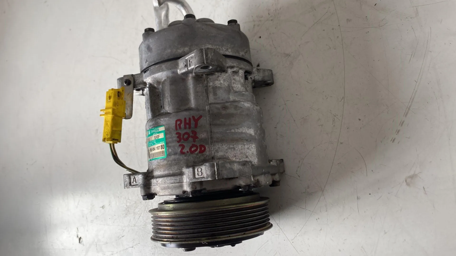 COMPRESSORE A/C con codice 9646416780 da PEUGEOT 307 Berlina 2° Serie con codice motore RHY/RHY Diesel 2000 (05>)