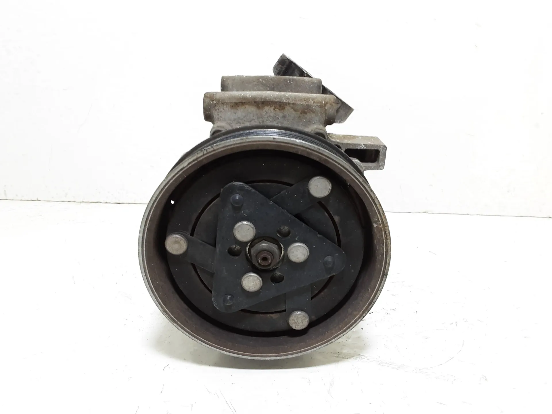COMPRESSORE A/C con codice 8200953359A da RENAULT Clio Serie Diesel 1500 (04>08)