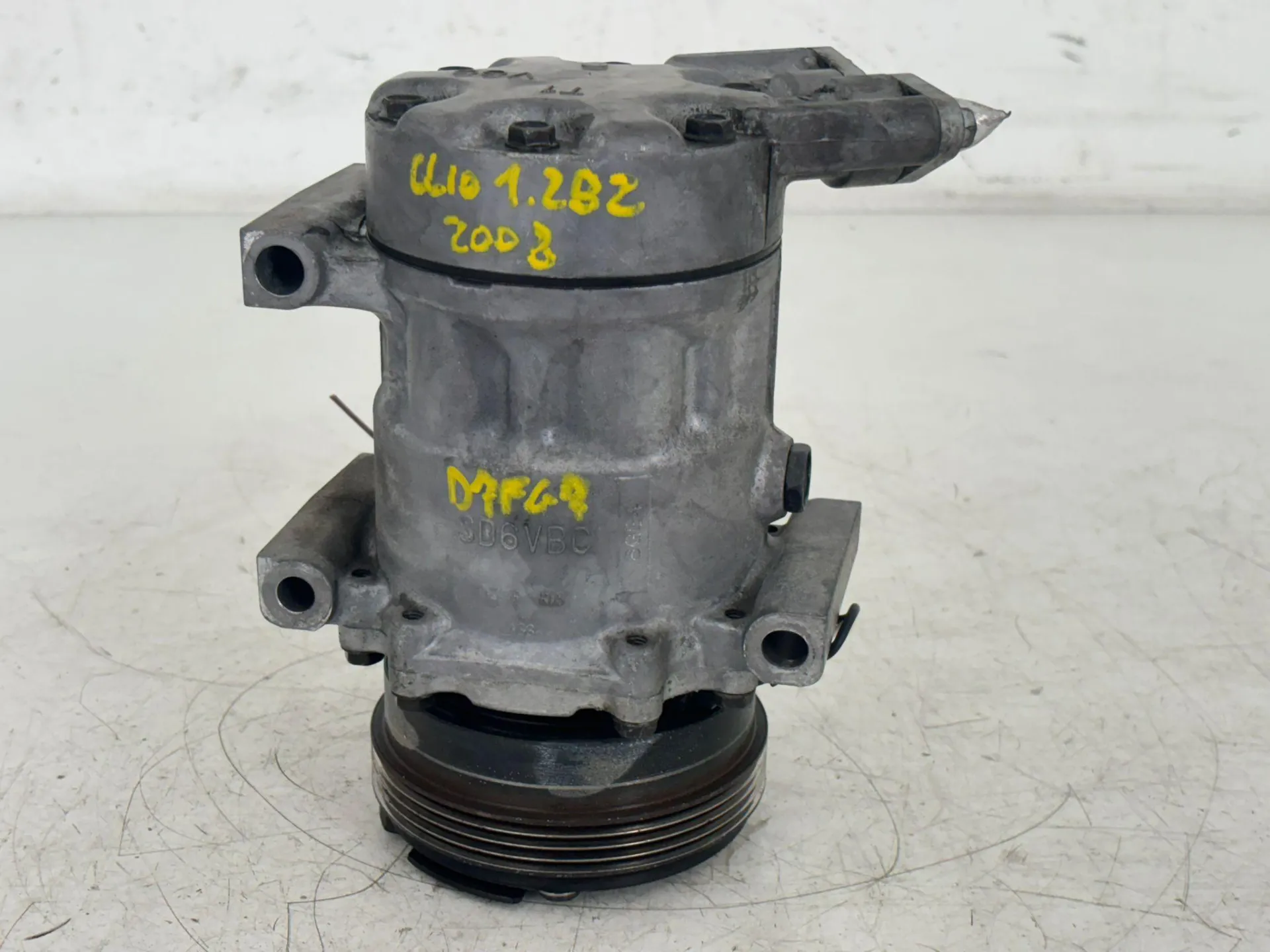 COMPRESSORE A/C con codice 8200037058 da RENAULT Clio Serie Benzina 1200 (08>15)