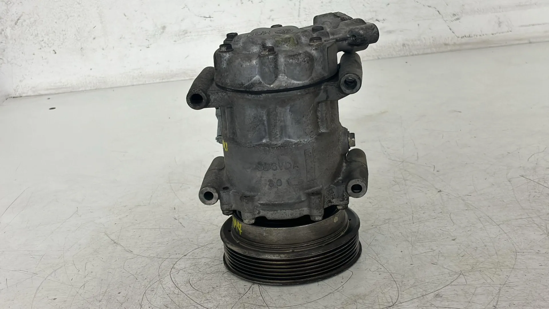 COMPRESSORE A/C con codice 8200953359 A da RENAULT Clio Serie Diesel 1500 (08>15)
