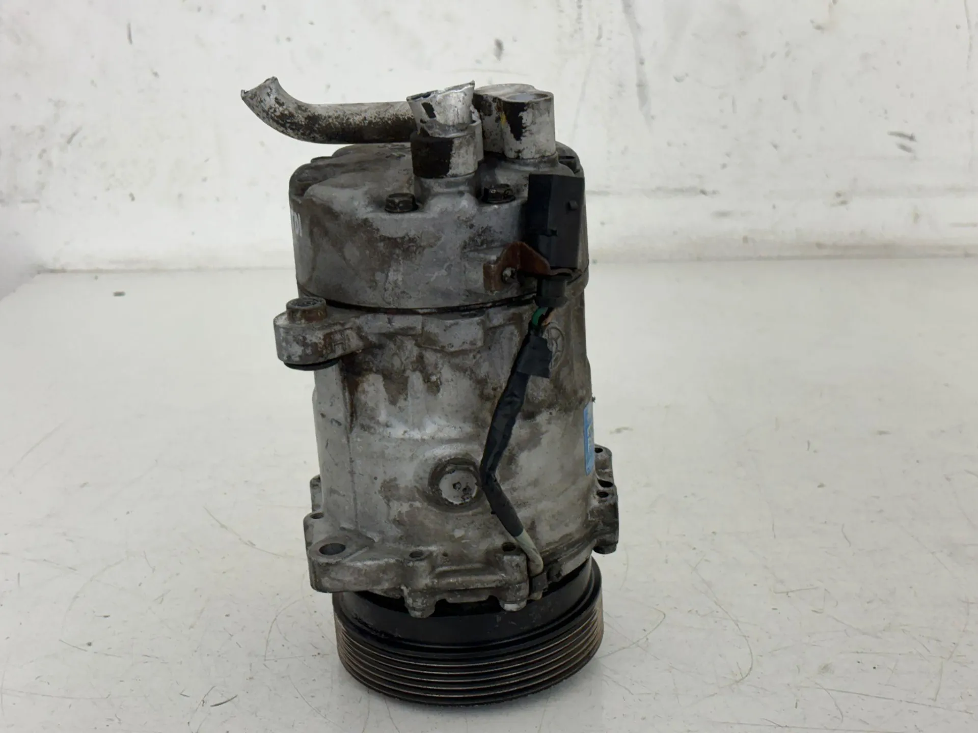 COMPRESSORE A/C con codice 1J0820803K da VOLKSWAGEN Golf 4 Berlina Diesel 1900 (97>03)
