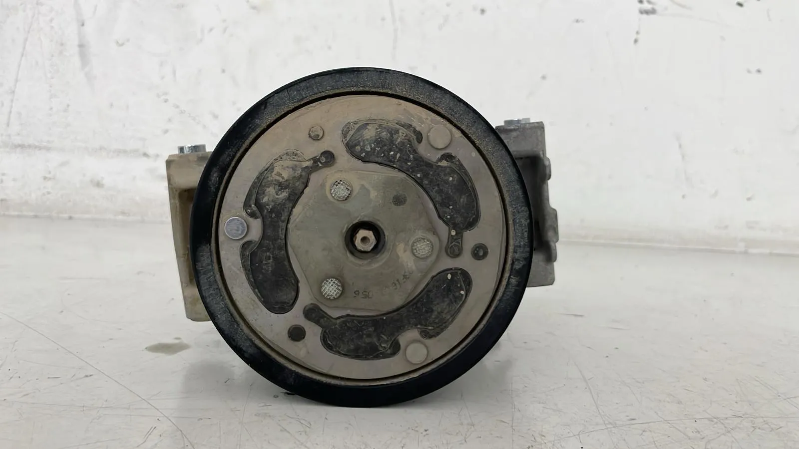 COMPRESSORE A/C con codice 3Q0816803D da VOLKSWAGEN Golf 7 Berlina Benzina 1500 (12>)