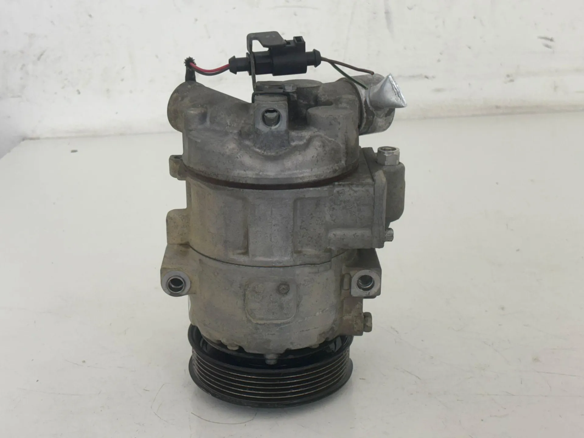 COMPRESSORE A/C con codice 6Q0820803D da VOLKSWAGEN Polo 4° Serie con codice motore BNM/BNM Diesel 1400 (01>09)