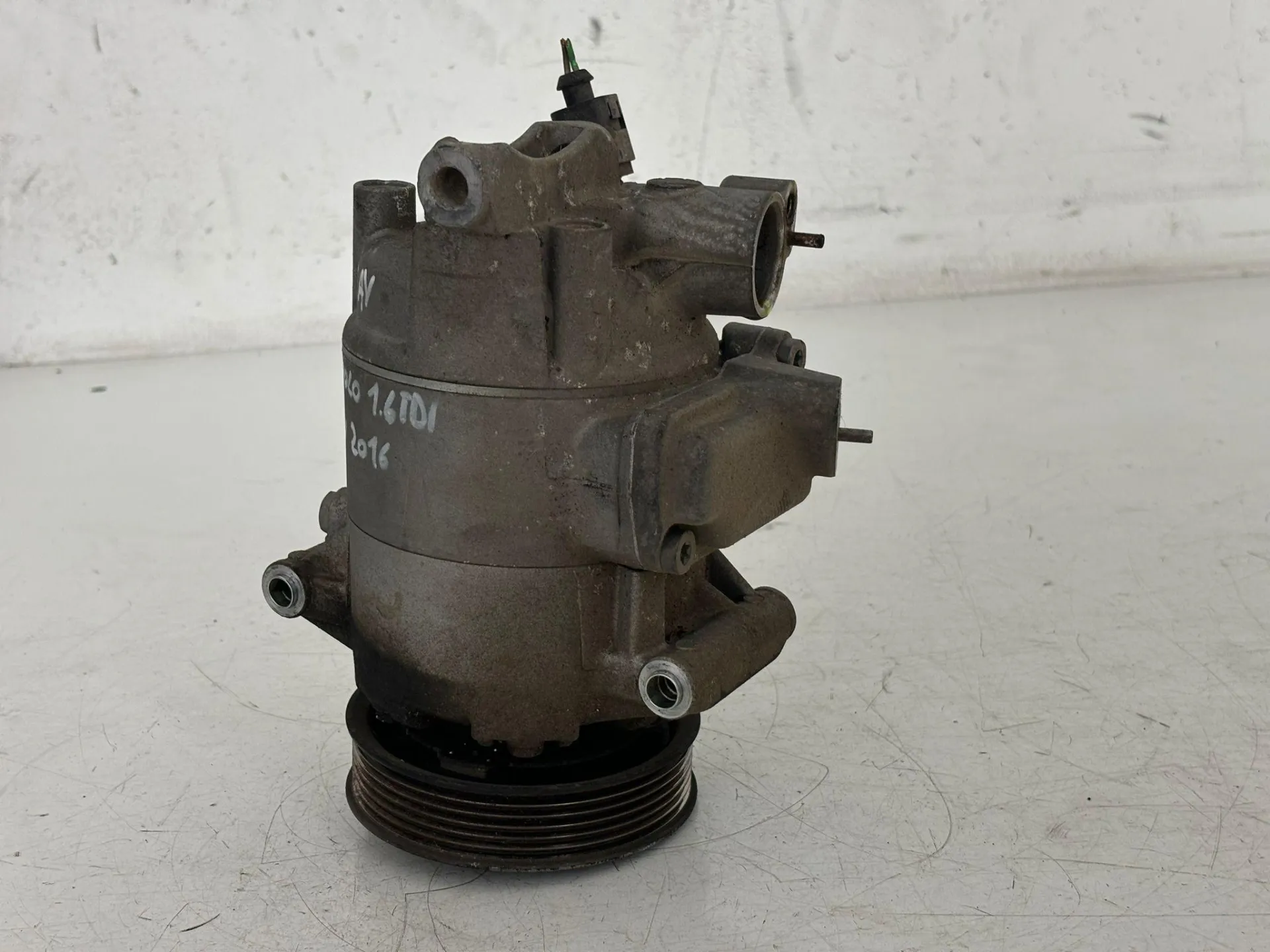 COMPRESSORE A/C con codice 5N0820803E da VOLKSWAGEN Polo 5° Serie Diesel 1600 (09>17)