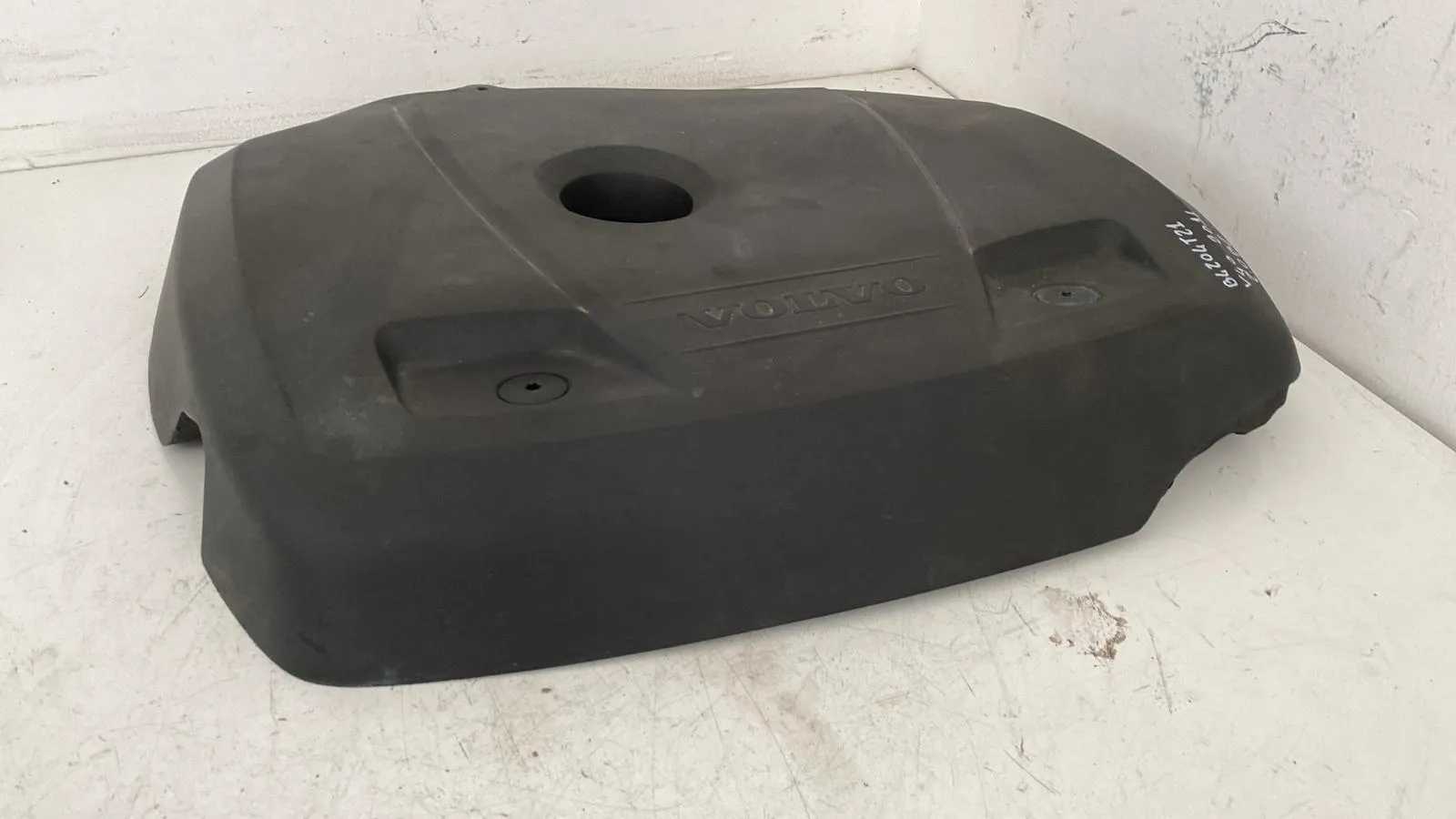 COPRIMOTORE con codice 31437510 da VOLVO V40 Serie Benzina 2000 (16>)
