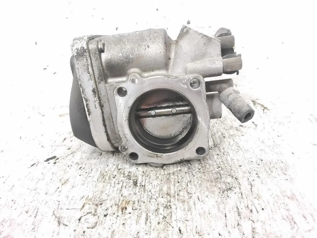 CORPO FARFALLATO con codice 06A133062AT A2C53093430 da VOLKSWAGEN Golf 5 Berlina BSE benzina 1595 (03>08)