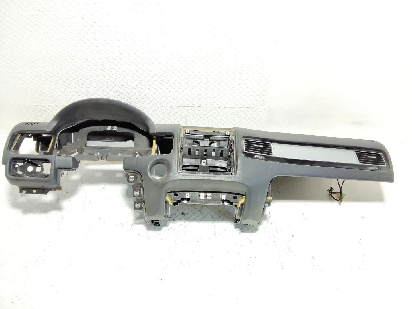 CRUSCOTTO COMPLETO DI AIRBAG PASSEGGERO con codice 7P6880204E da VOLKSWAGEN Touareg 2° Serie (10>)