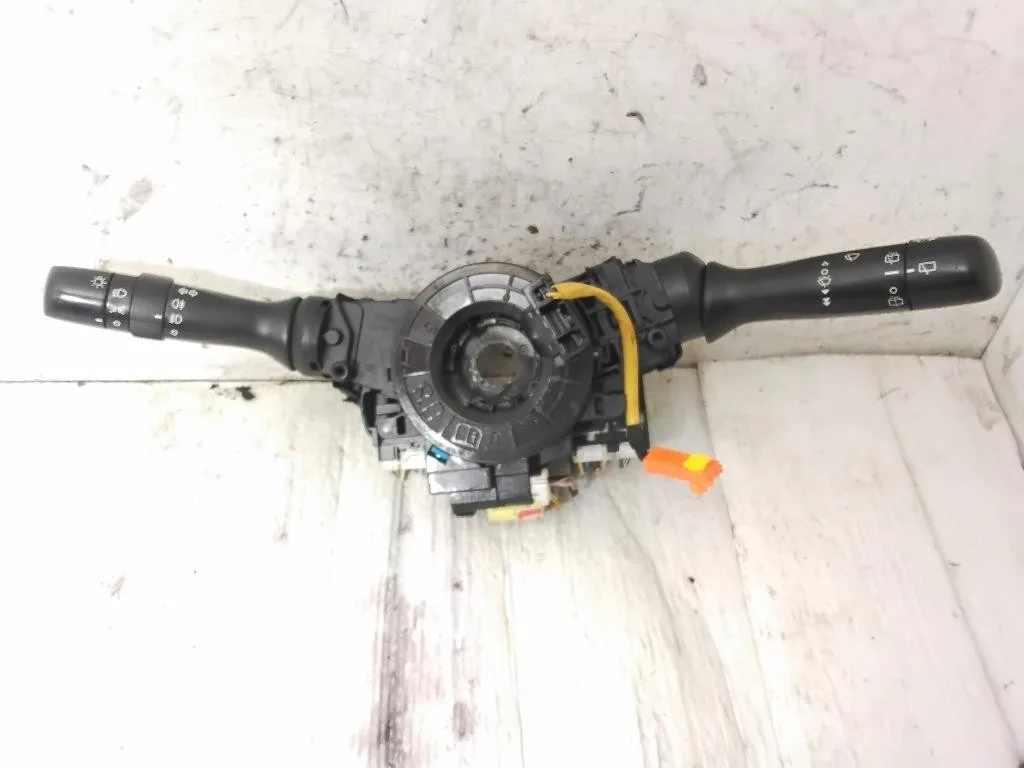 DEVIOLUCI con codice 0d08117f572 da TOYOTA Yaris Serie (11>13)