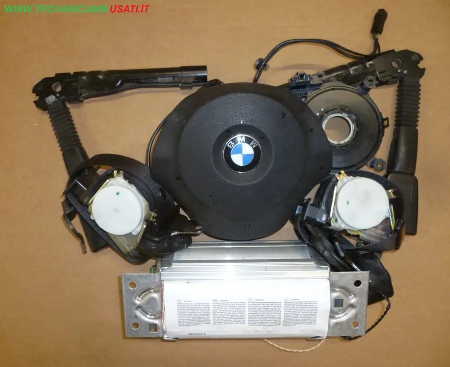 DISPOSITIVO AIRBAG LATO GUIDA KIT VOLANTE 2 SPINE CENTR. NERO/VERDE+ 2 SPINE LAT. NERO/VERDE+ CONTATTO SPIRALATO+ 2 CINTURE BMW Serie 1 E87 5 porte