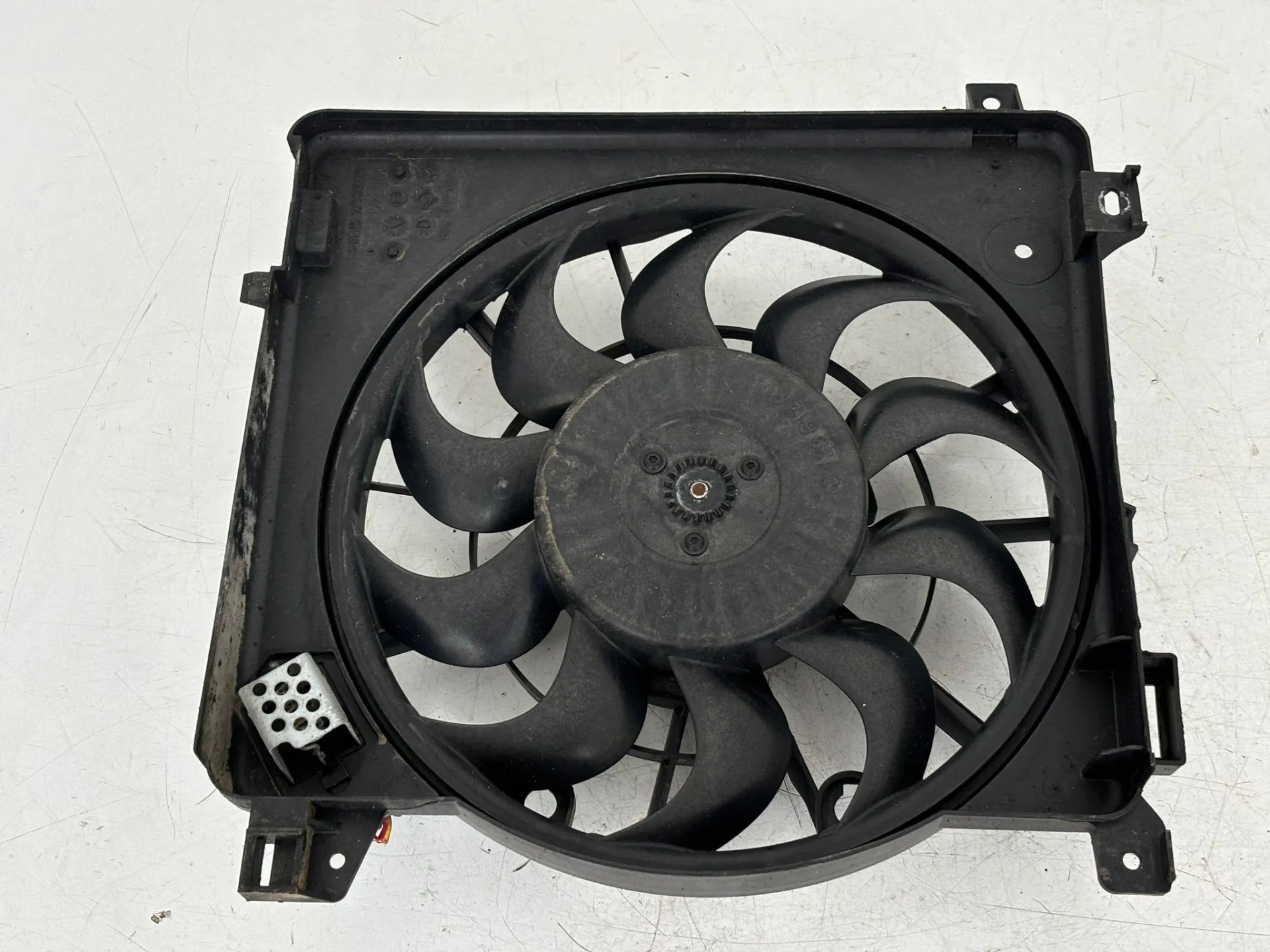 ELETTROVENTOLA con codice 0130303304 da OPEL Zafira B 2° Serie Diesel 1900 (08>)