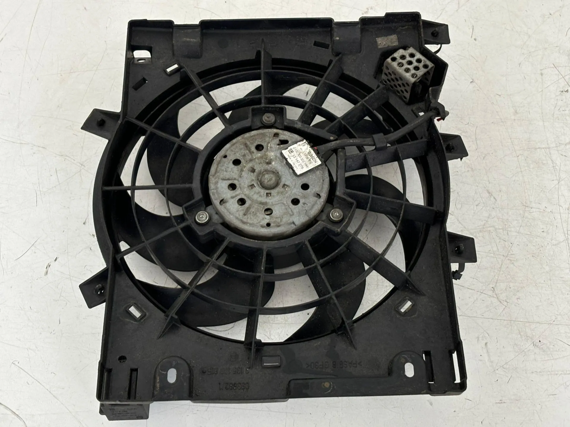 ELETTROVENTOLA con codice 0130303302 da OPEL Zafira B 2° Serie Diesel 1900 (08>)