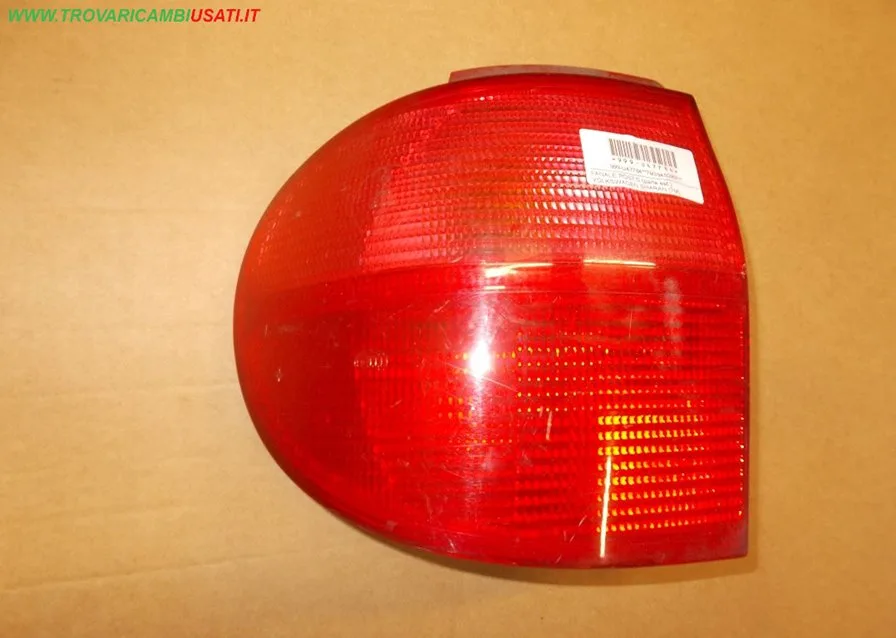 FANALE POST.S.(parte est.) SEAT ALHAMBRA (7M) SEAT - ALHAMBRA - 1996 > 2010 CODICE/I: OE 7M0945111B 999-U47784 OE 7M0945095F