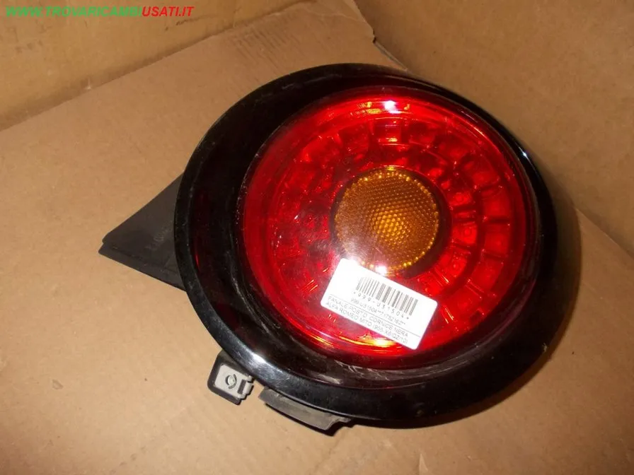 FANALE POST.D. CORNICE NERA ALFA ROMEO MITO (955-X6/QZ/10)
