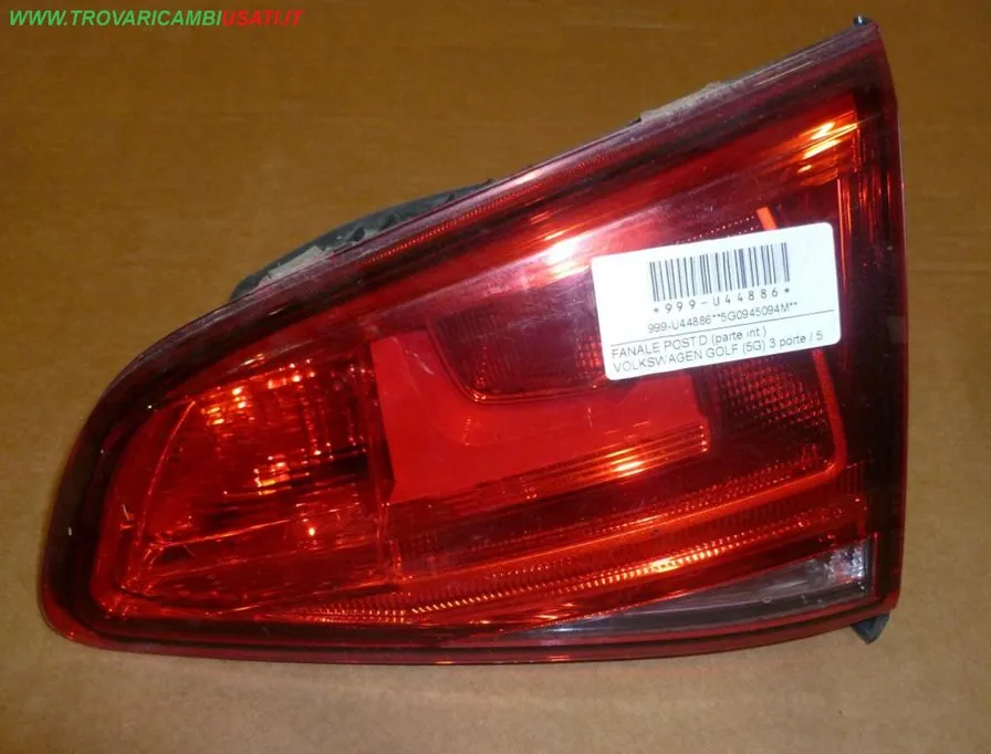 FANALE POST.D.(parte int.) VOLKSWAGEN GOLF 5G0945094AC (5G) 3 porte / 5 porte
