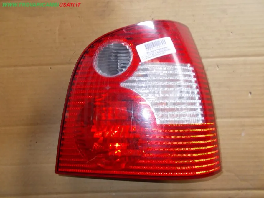 FANALE POST.D. ROSSO BIANCO VOLKSWAGEN POLO (9N)